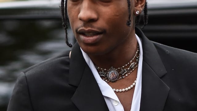 Exploring Why Guys Wear Pearl Necklaces: A Trend Report